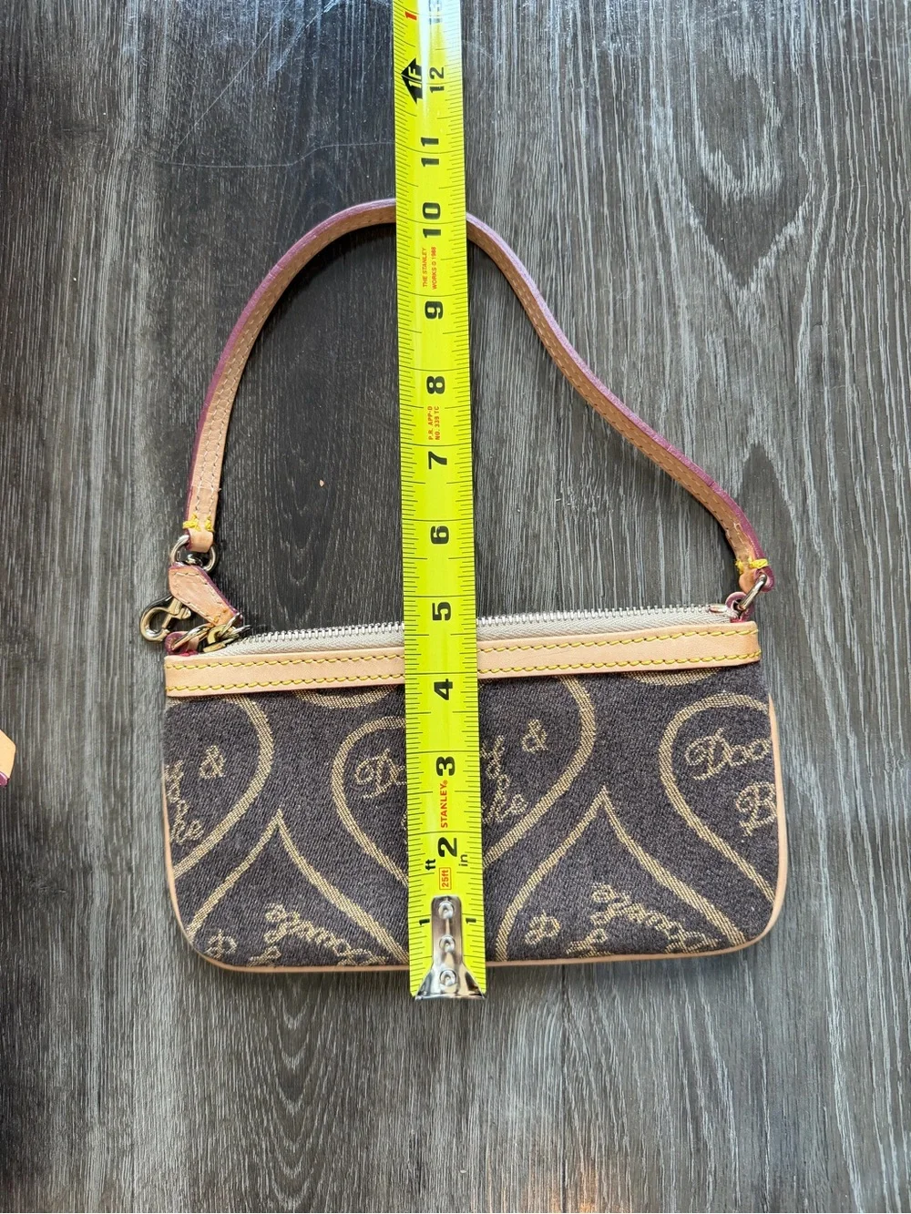 Vintage Dooney & Bourke wristlet Heart 8 X 4.5 Inches Excellent condition
